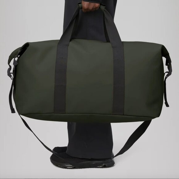 RAINS HILO WEEKEND BAG W3 in GREEN - ONE SIZE - Picture 1 of 7
